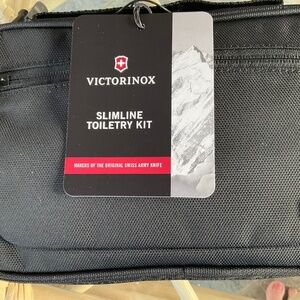 VICTORINOX SLIMLINE TOILETRY KIT